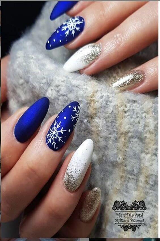 blue and white nails