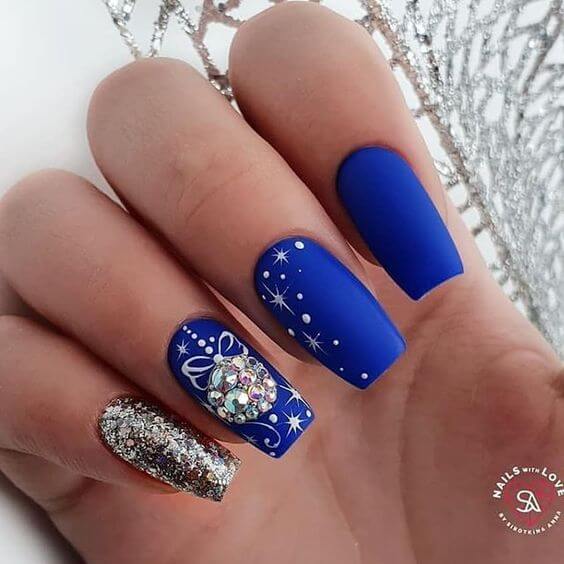 dark blue nails