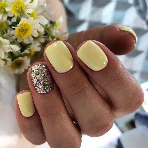 yellow nails